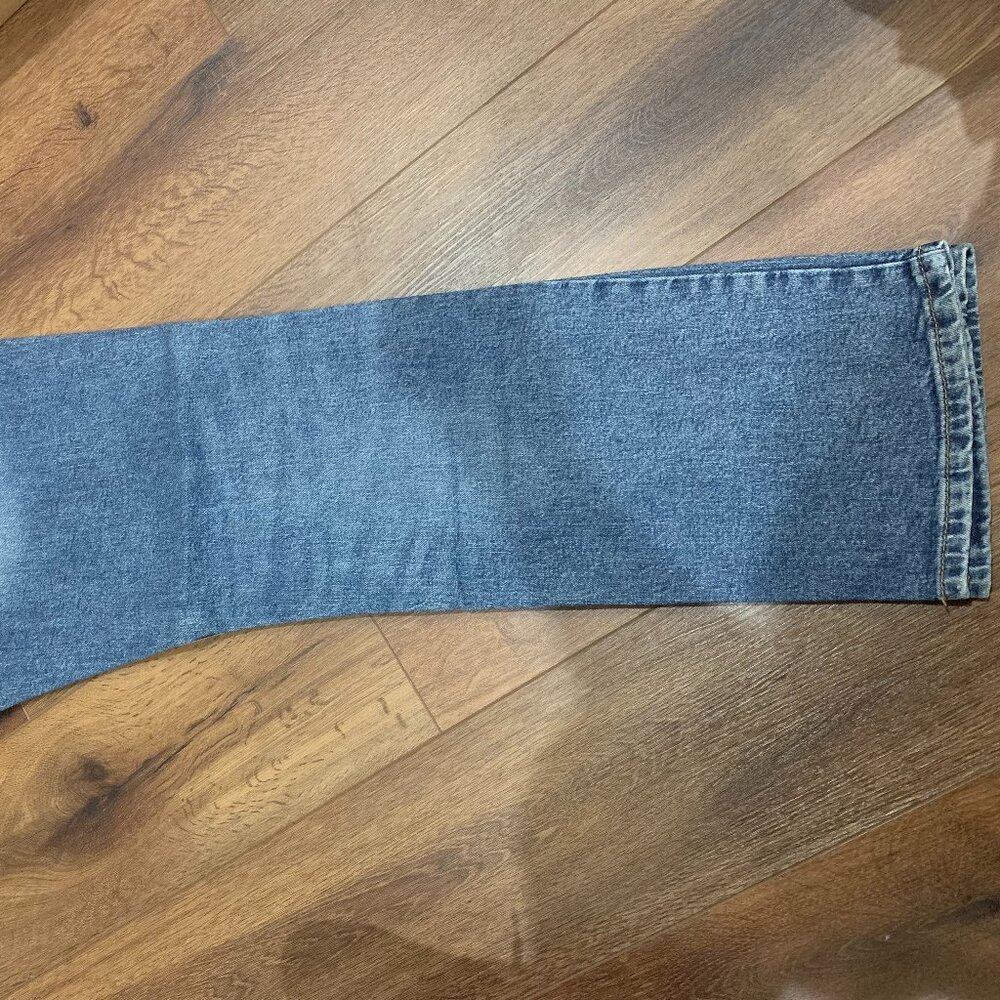 Levi Blue Jeans  33x32  5